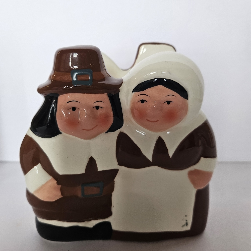 Publix Pilgrim Pair Thanksgiving Napkin Holder